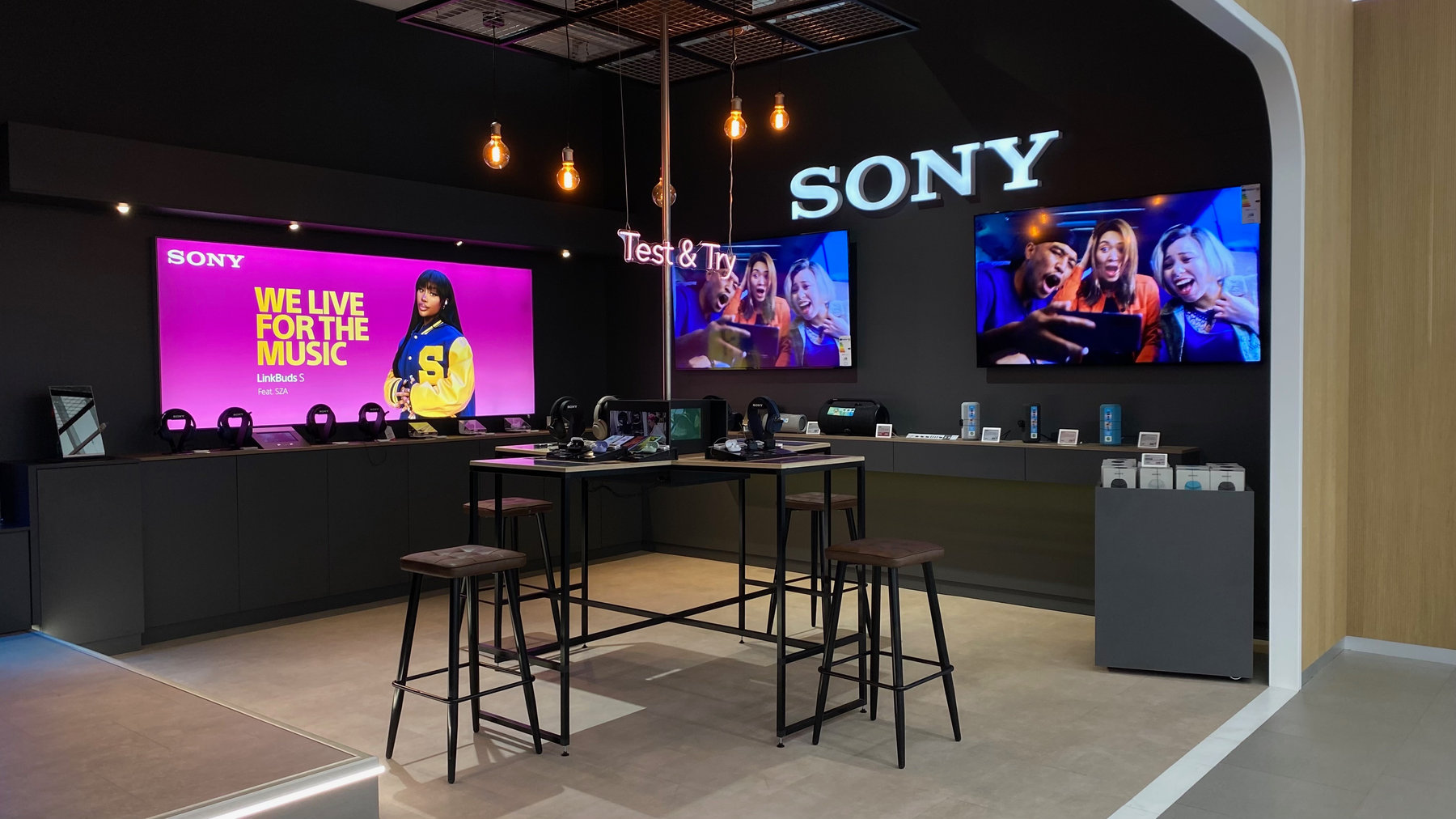 Sony Lounge im Saturn Hamburg – Maßgefertigte Präsentationswelt von Brandstifter