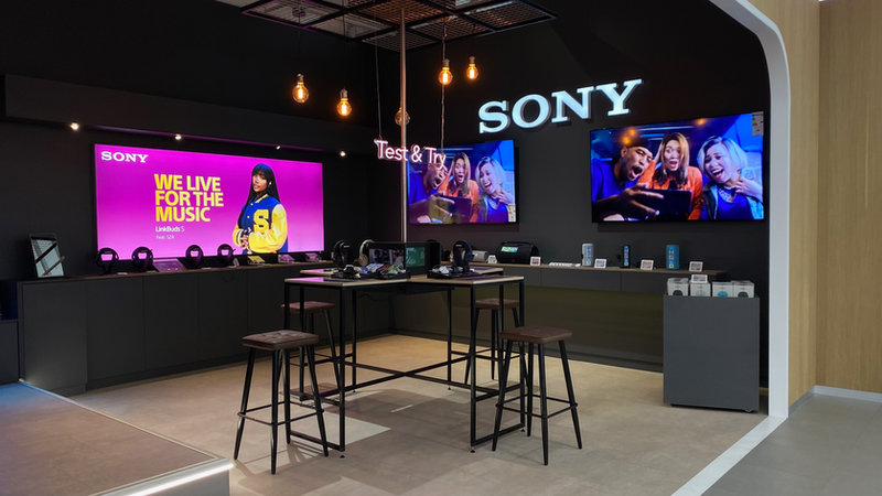 Sony Lounge im Saturn Hamburg – Maßgefertigte Präsentationswelt von Brandstifter