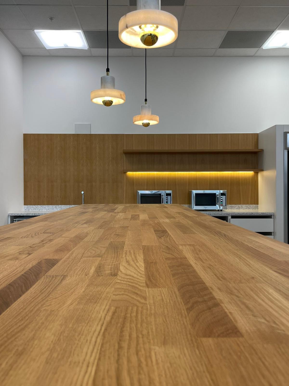 Mitarbeiter-Cafeteria & Lounge im Datacenter Frankfurt – Hochwertige Produktion von Brandstifter — Bild 3